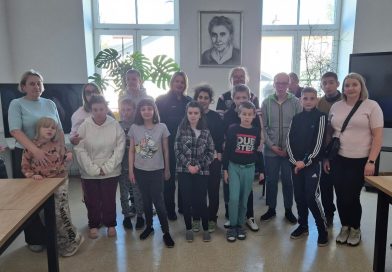 BEZPIECZEŃSTWO POD&nbsp;LUPĄ: POLICJA Z&nbsp;WIZYTĄ W&nbsp;GRUPACH WYCHOWAWCZYCH