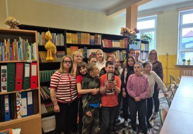 Z WIZYTĄ W KRÓLESTWIE KSIĄŻEK! ŚWIĘTUJEMY DZIEŃ BIBLIOTEKARZA Z WIZYTĄ W KRÓLESTWIE KSIĄŻEK! ŚWIĘTUJEMY DZIEŃ BIBLIOTEKARZA