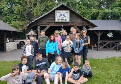 WYCHOWANKOWIE GRUP WYCHOWAWCZYCH W STAJNI PASJA WYCHOWANKOWIE GRUP WYCHOWAWCZYCH W STAJNI PASJA