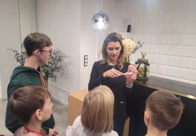 Z WIZYTĄ U STOMATOLOGA Z WIZYTĄ U STOMATOLOGA